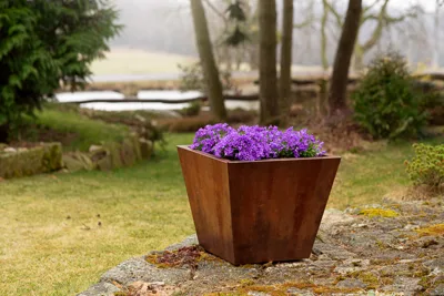 Corgarden Zahradní květináč CONO 1003 60 x 60 x 50 cm Corten